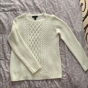 SUPER WARM 🐻 AND COZY WHITE ❄️ F21 SWEATER